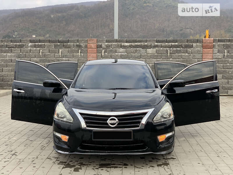 Седан Nissan Altima 2012 в Берегово