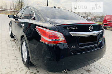 Седан Nissan Altima 2012 в Берегово