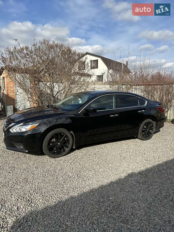 Седан Nissan Altima 2017 в Харкові