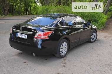 Седан Nissan Altima 2014 в Львове