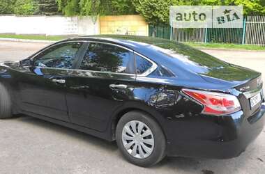 Седан Nissan Altima 2014 в Львове