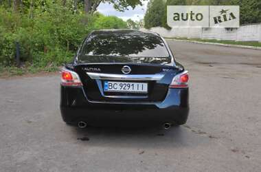 Седан Nissan Altima 2014 в Львове