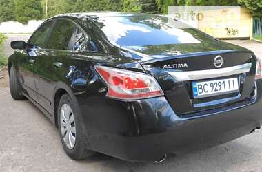 Седан Nissan Altima 2014 в Львове