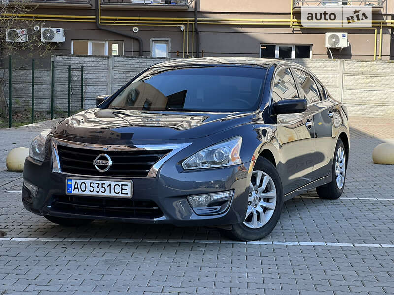 Седан Nissan Altima 2013 в Ужгороде