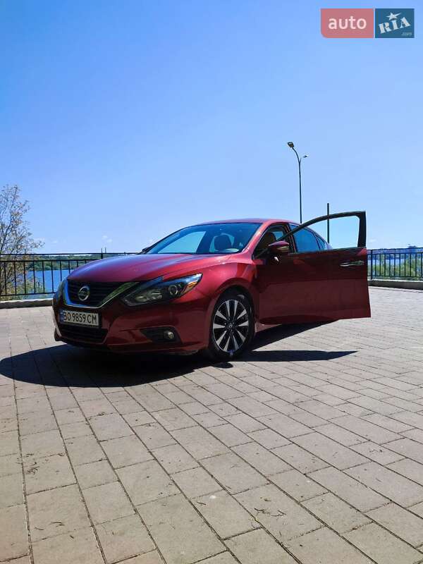 Седан Nissan Altima 2016 в Тернополе