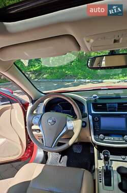 Седан Nissan Altima 2016 в 
