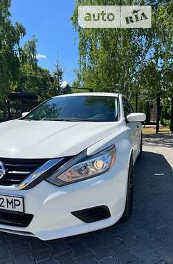 Седан Nissan Altima 2017 в Стрию