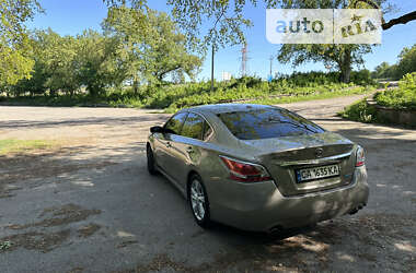 Седан Nissan Altima 2013 в Корсуне-Шевченковском