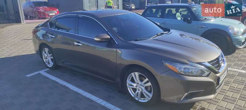 Седан Nissan Altima 2017 в Києві