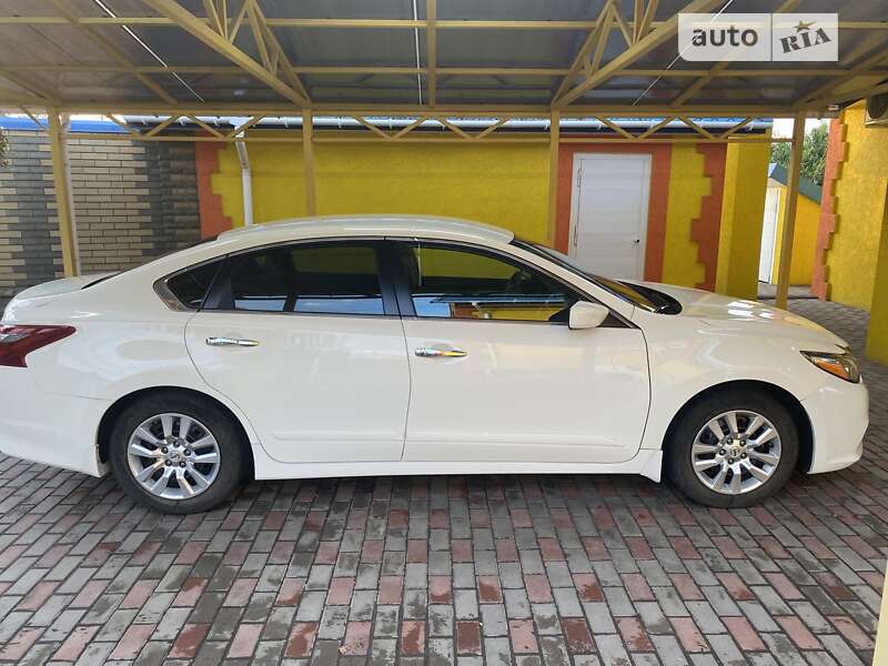 Седан Nissan Altima 2018 в Днепре