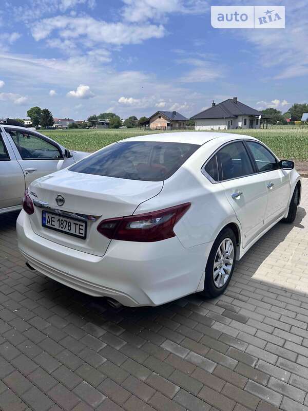 Седан Nissan Altima 2018 в Днепре