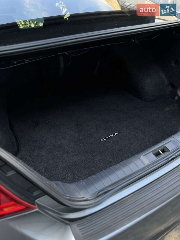 Седан Nissan Altima 2017 в Луцке