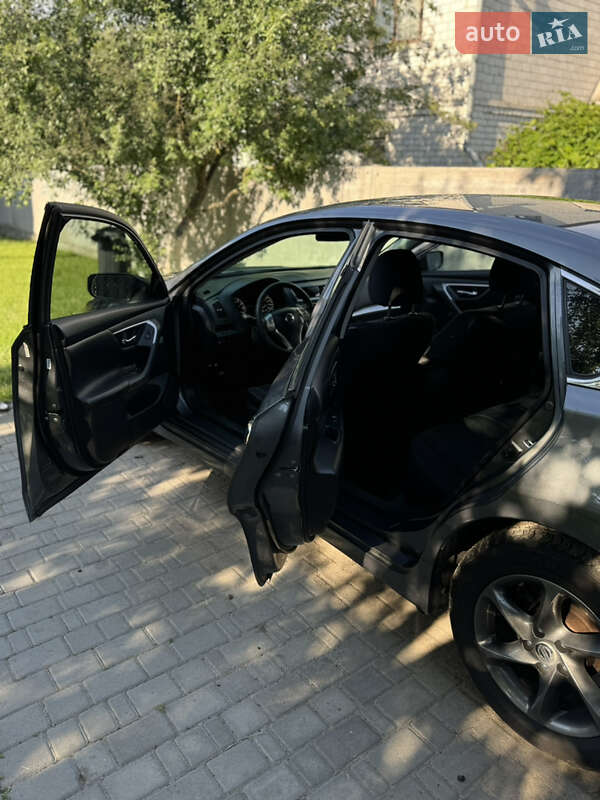 Седан Nissan Altima 2017 в Луцке