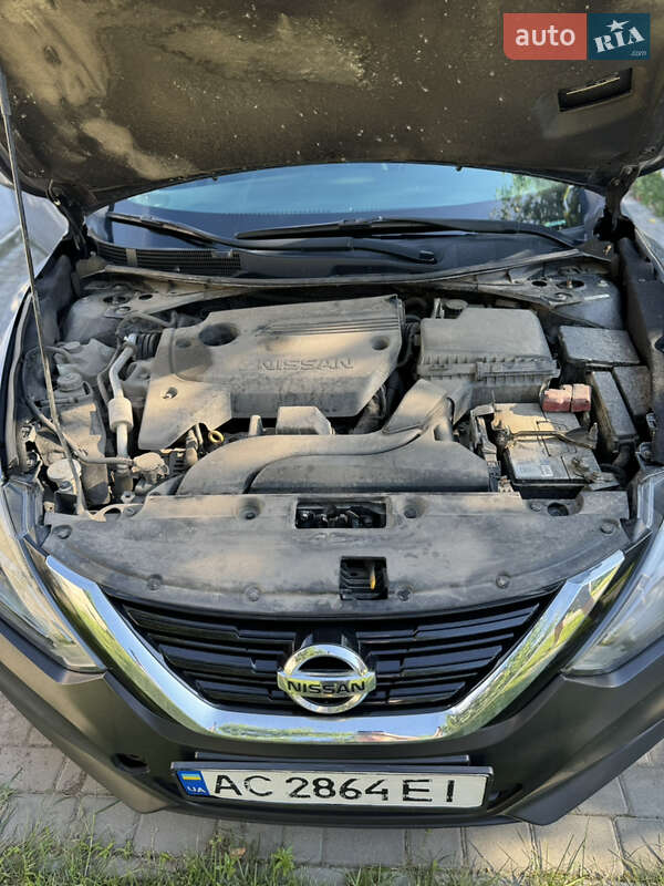 Седан Nissan Altima 2017 в Луцке