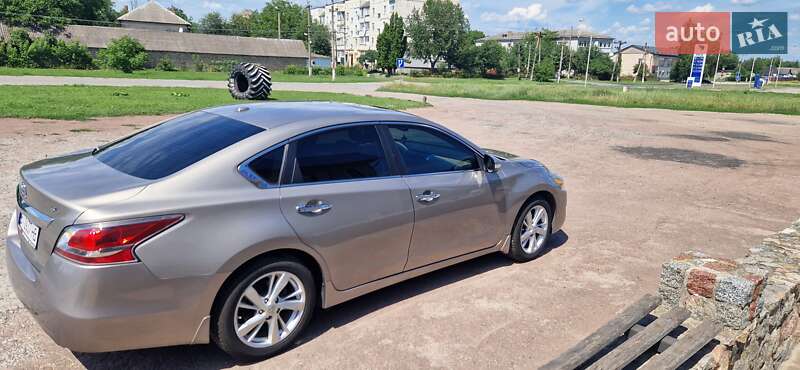 Седан Nissan Altima 2014 в Заводське