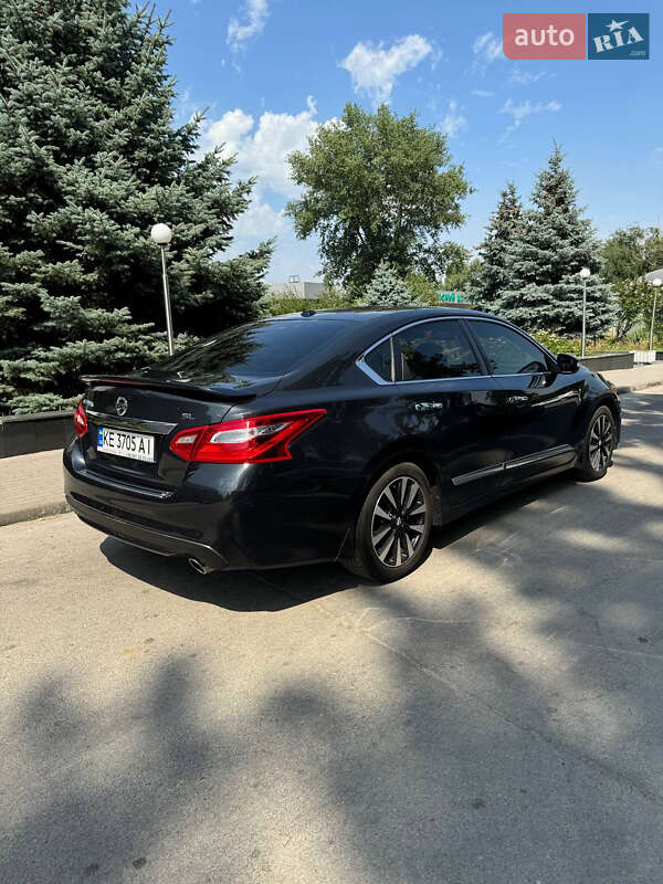 Седан Nissan Altima 2017 в Запоріжжі