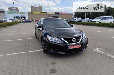 Седан Nissan Altima 2018 в Житомирі