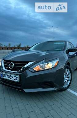 Седан Nissan Altima 2016 в Тернополі