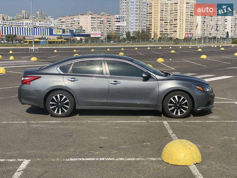 Седан Nissan Altima 2017 в Києві
