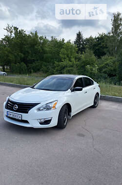 Седан Nissan Altima 2015 в Житомирі