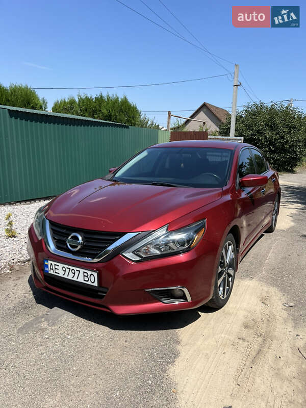 Седан Nissan Altima 2017 в Нікополі