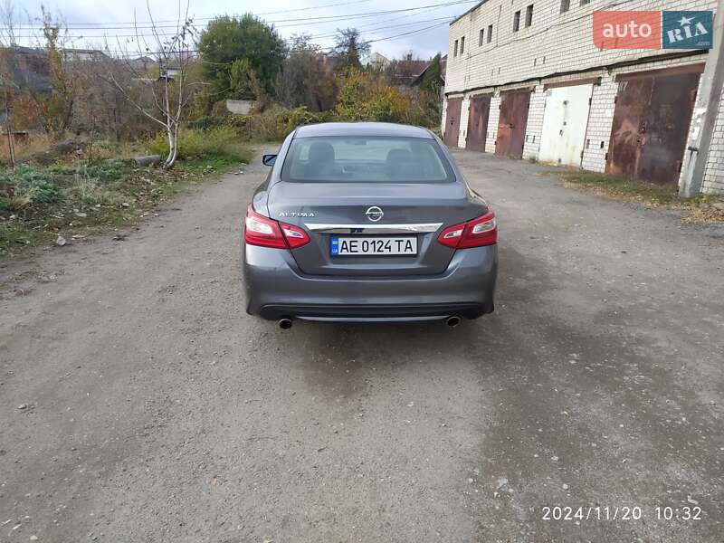 Седан Nissan Altima 2016 в Днепре
