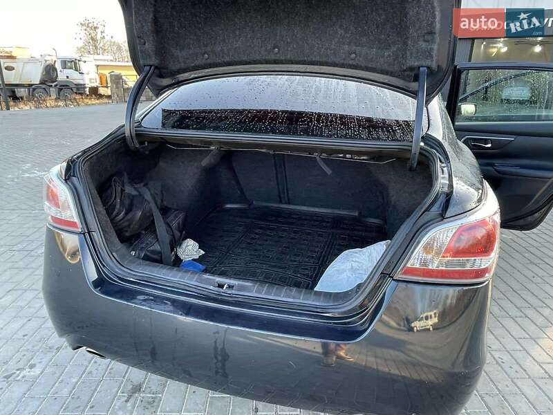 Седан Nissan Altima 2015 в Сокалі