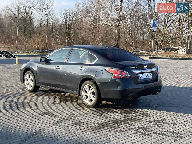Седан Nissan Altima 2015 в Сокалі