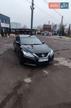 Седан Nissan Altima 2015 в Запорожье