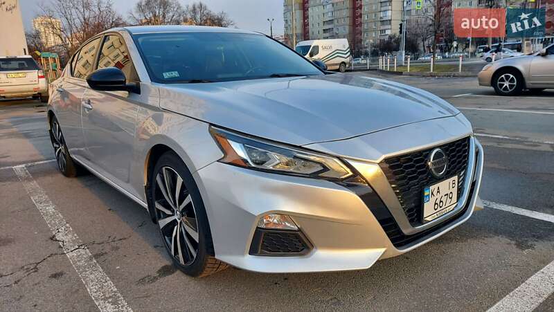 Седан Nissan Altima 2019 в Києві