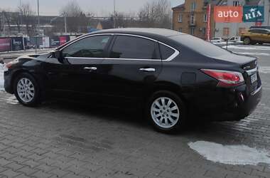 Седан Nissan Altima 2014 в Львове