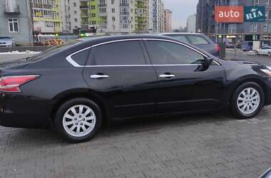 Седан Nissan Altima 2014 в Львове