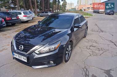 Седан Nissan Altima 2017 в Киеве