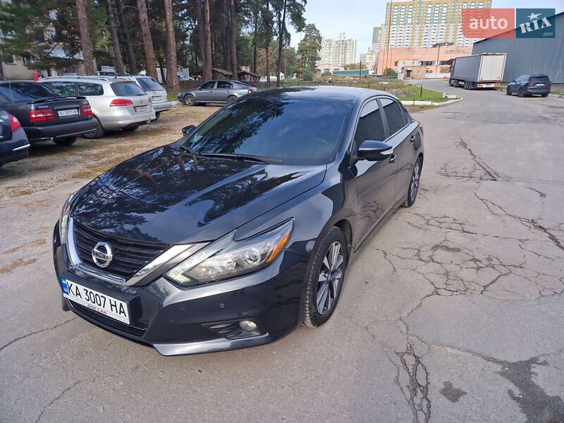 Седан Nissan Altima 2017 в Киеве