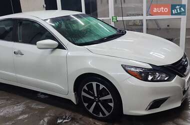 Седан Nissan Altima 2017 в Кропивницком