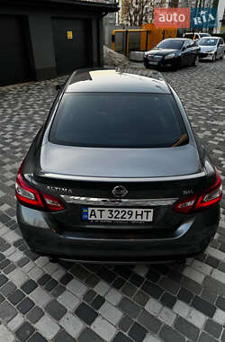 Седан Nissan Altima 2016 в 