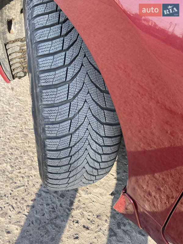 Седан Nissan Altima 2014 в Львові