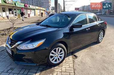 Седан Nissan Altima 2015 в 