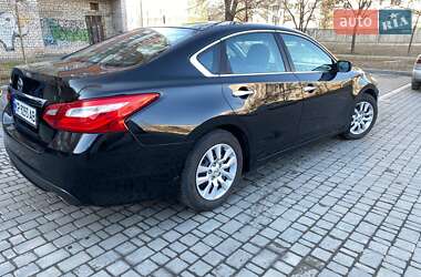 Седан Nissan Altima 2015 в 