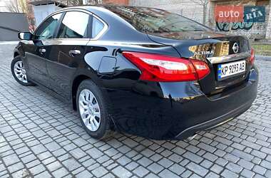 Седан Nissan Altima 2015 в 