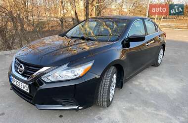 Седан Nissan Altima 2015 в 