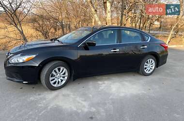 Седан Nissan Altima 2015 в 