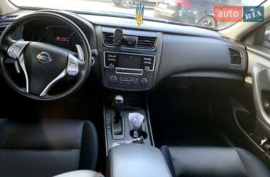 Седан Nissan Altima 2016 в Софіївській Борщагівці