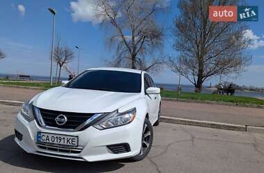 Седан Nissan Altima 2016 в Черкасах