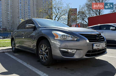 Седан Nissan Altima 2015 в 