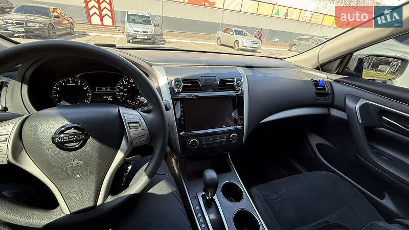 Седан Nissan Altima 2015 в Киеве