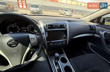 Седан Nissan Altima 2015 в 
