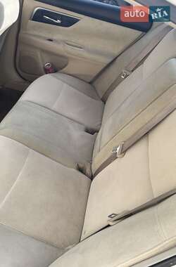Седан Nissan Altima 2012 в 