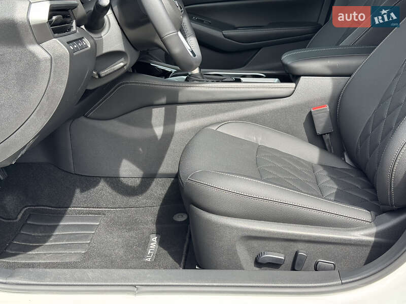Седан Nissan Altima 2024 в Мукачево