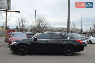 Седан Nissan Altima 2015 в 